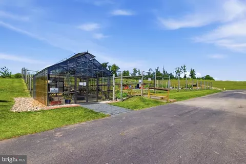 Exterior - 17433 Spring Cress Dr, Dumfries, VA 22026 photo 13 of 18