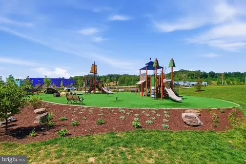 View/Area - 17433 Spring Cress Dr, Dumfries, VA 22026 photo 1 of 7