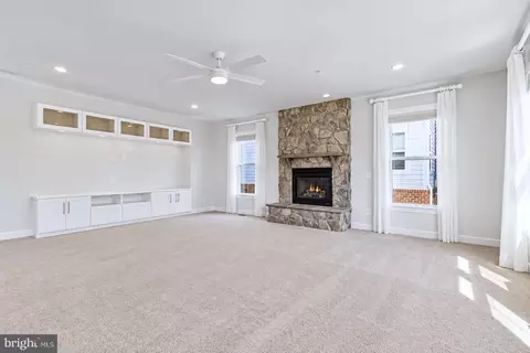 Living - 17433 Spring Cress Dr, Dumfries, VA 22026 photo 3 of 4