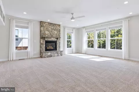 Living - 17433 Spring Cress Dr, Dumfries, VA 22026 photo 1 of 4