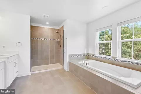 Entry Way - 17433 Spring Cress Dr, Dumfries, VA 22026 photo 10 of 13
