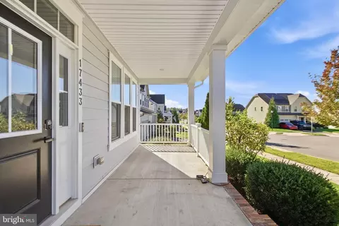 Exterior - 17433 Spring Cress Dr, Dumfries, VA 22026 photo 4 of 18