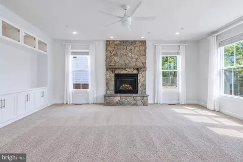 Living - 17433 Spring Cress Dr, Dumfries, VA 22026 photo 2 of 4