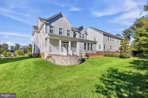 Exterior - 17433 Spring Cress Dr, Dumfries, VA 22026 photo 8 of 18