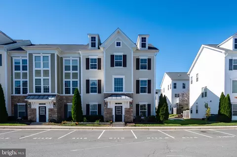 8114 Essex Grove Way, Manassas, VA 20111