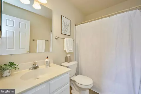 Bath - 8310 Ewing Pl, Manassas, VA 20109 photo 1 of 3