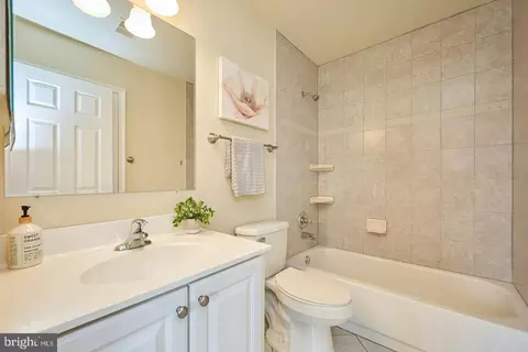 Bath - 8310 Ewing Pl, Manassas, VA 20109 photo 2 of 3