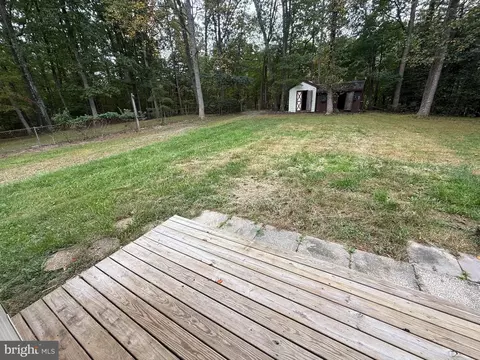 Exterior - 7013 Trails End Rd, Manassas, VA 20112 photo 6 of 8