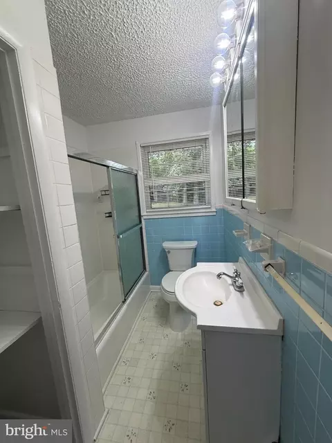 Bath - 7013 Trails End Rd, Manassas, VA 20112 photo 1 of 2