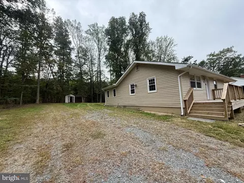 Exterior - 7013 Trails End Rd, Manassas, VA 20112 photo 3 of 8