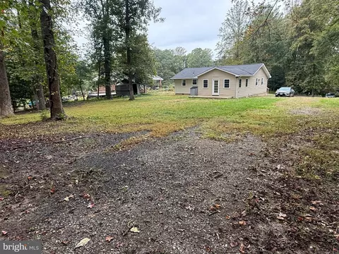 Exterior - 7013 Trails End Rd, Manassas, VA 20112 photo 8 of 8
