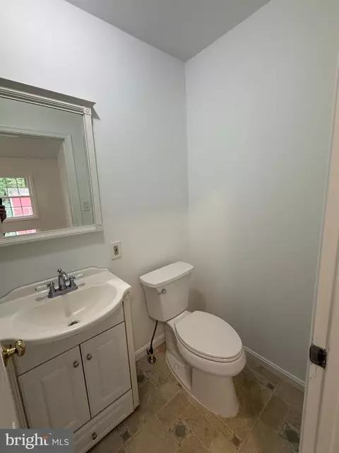 Bath - 7013 Trails End Rd, Manassas, VA 20112 photo 2 of 2