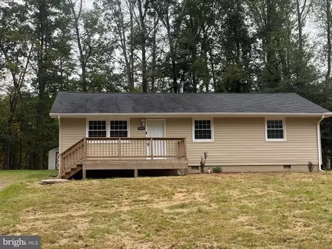 Exterior - 7013 Trails End Rd, Manassas, VA 20112 photo 1 of 8