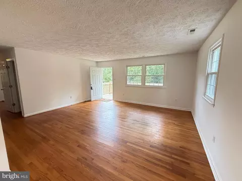 Living - 7013 Trails End Rd, Manassas, VA 20112 photo 2 of 3