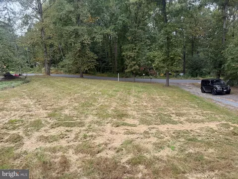 Exterior - 7013 Trails End Rd, Manassas, VA 20112 photo 4 of 8
