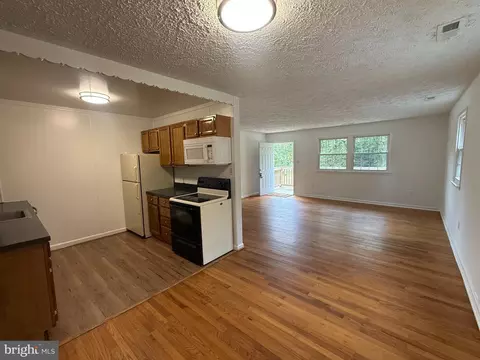 Living - 7013 Trails End Rd, Manassas, VA 20112 photo 3 of 3