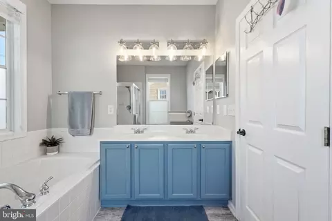 Bath - 13380 Fieldstone Way, Gainesville, VA 20155 photo 1 of 4
