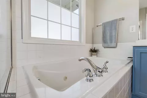 Bath - 13380 Fieldstone Way, Gainesville, VA 20155 photo 3 of 4
