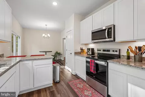 Entry Way - 6735 Beverly Rd, Broad Run, VA 20137 photo 4 of 6