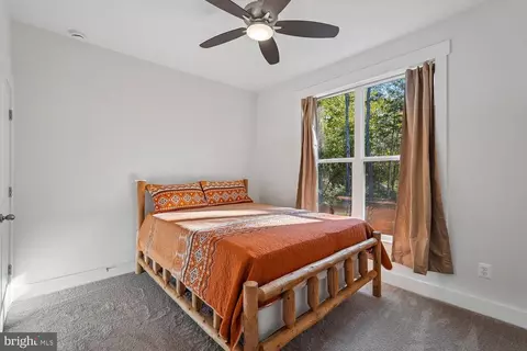 Bedroom - 6735 Beverly Rd, Broad Run, VA 20137 photo 9 of 10