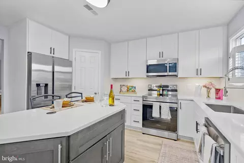 Kitchen - 16884 Toms River Loop, Dumfries, VA 22026 photo 3 of 4