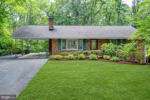 18355 Sharon Rd, Triangle, VA 22172