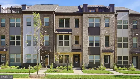 3754 District Dr, Woodbridge, VA 22193