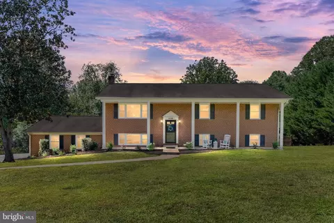 4308 Misty Ridge Dr, Haymarket, VA 20169