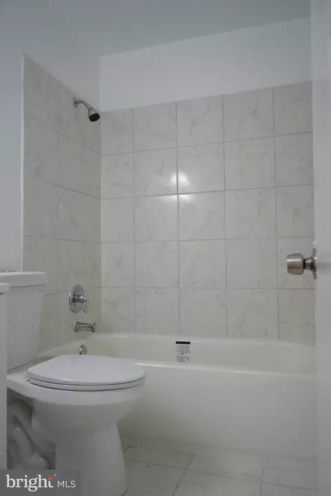 Bath - 7795 Gateshead Ln, Manassas, VA 20109 photo 2 of 6