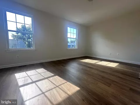 Living - 7795 Gateshead Ln, Manassas, VA 20109 photo 3 of 3