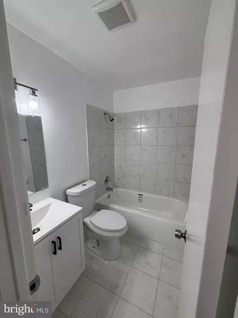 Bath - 7795 Gateshead Ln, Manassas, VA 20109 photo 4 of 6