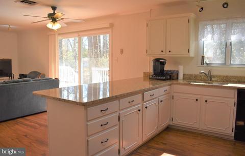 18406 Beech Ln, Triangle, VA 22172 photo 17