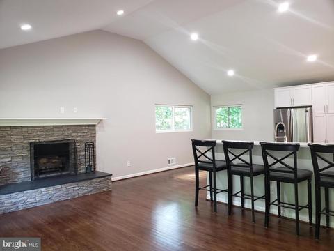 18324 Candice Dr, Triangle, VA 22172 photo 3