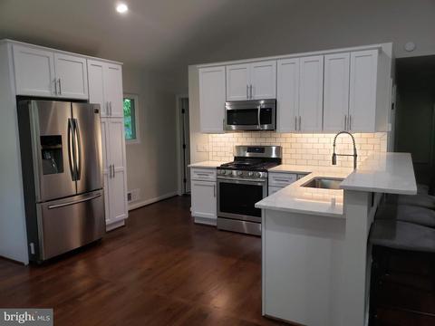 18324 Candice Dr, Triangle, VA 22172 photo 4