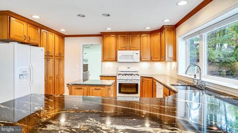 3142 Lookout Point Ct, Triangle, VA 22172 photo 11