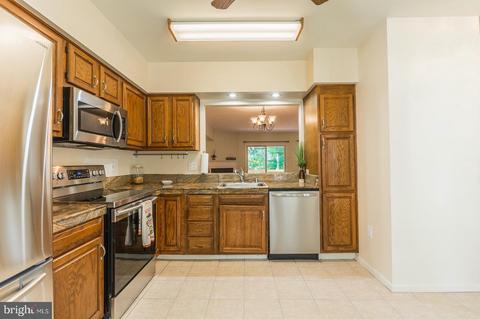 15746 Widewater Dr, Dumfries, VA 22025 photo 8