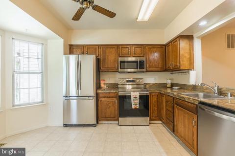 15746 Widewater Dr, Dumfries, VA 22025 photo 6