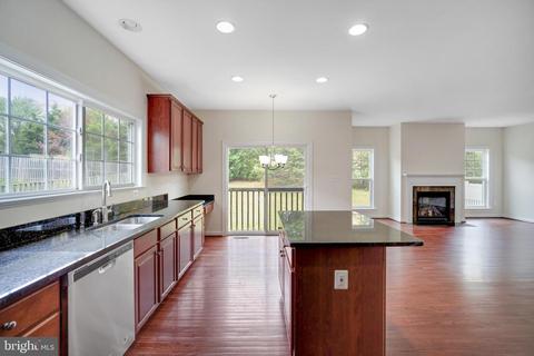4274 Meyers Rd, Triangle, VA 22172 photo 8