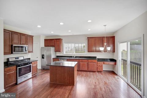 4274 Meyers Rd, Triangle, VA 22172 photo 9
