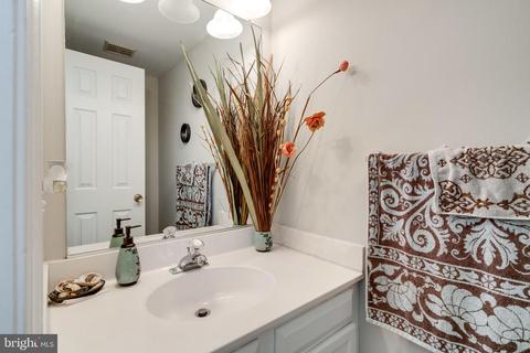 17394 Cusack Ln, Dumfries, VA 22026 photo 4