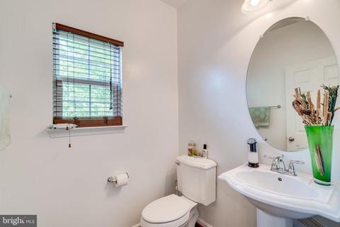 4242 Meyers Rd, Triangle, VA 22172 photo 18