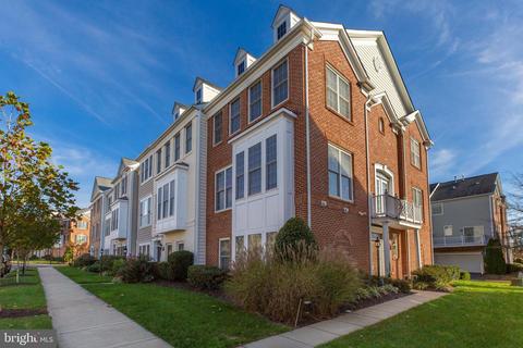 588 Woodbridge Casa en Venta - Woodbridge VA Bienes Raíces - Movoto