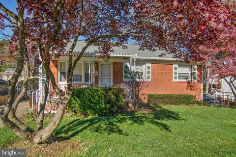 588 Woodbridge Casa en Venta - Woodbridge VA Bienes Raíces - Movoto