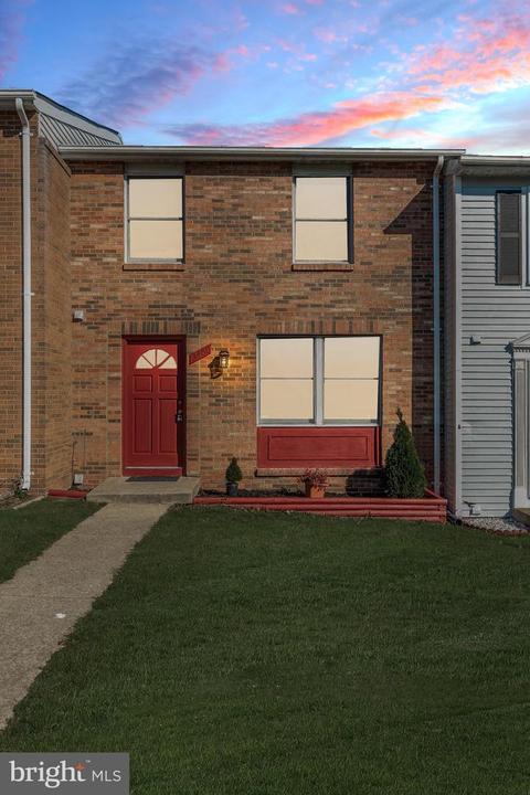 588 Woodbridge Casa en Venta - Woodbridge VA Bienes Raíces - Movoto