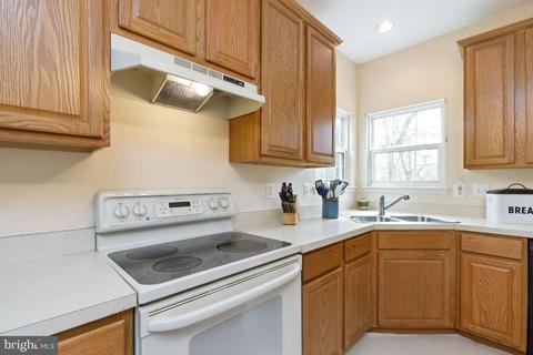9875 Rainleaf Ct, Bristow, VA 20136 photo 12