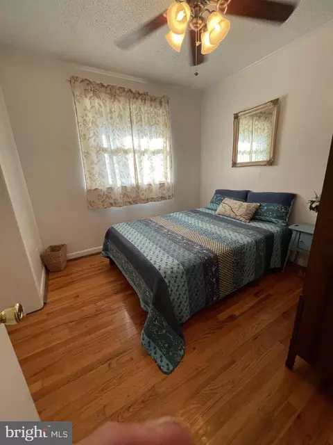 Bedroom - 1048 Estates Rd SE, Roanoke, VA 24014 photo 2 of 5