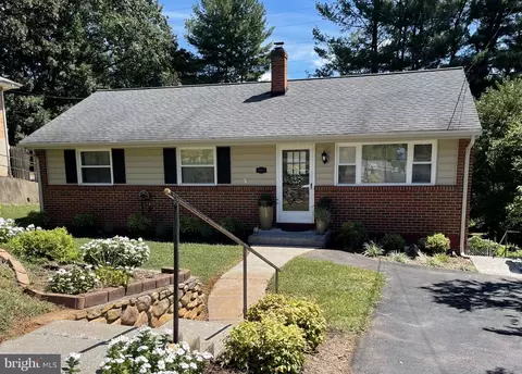 1048 Estates Rd SE, Roanoke, VA 24014