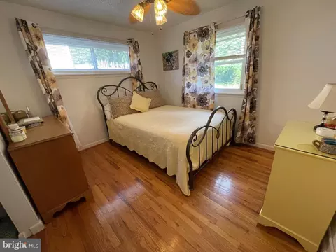 Bedroom - 1048 Estates Rd SE, Roanoke, VA 24014 photo 4 of 5