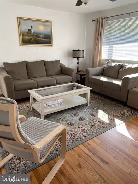 Living - 1048 Estates Rd SE, Roanoke, VA 24014 photo 1 of 1
