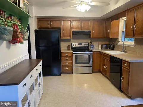 Kitchen - 1048 Estates Rd SE, Roanoke, VA 24014 photo 1 of 1